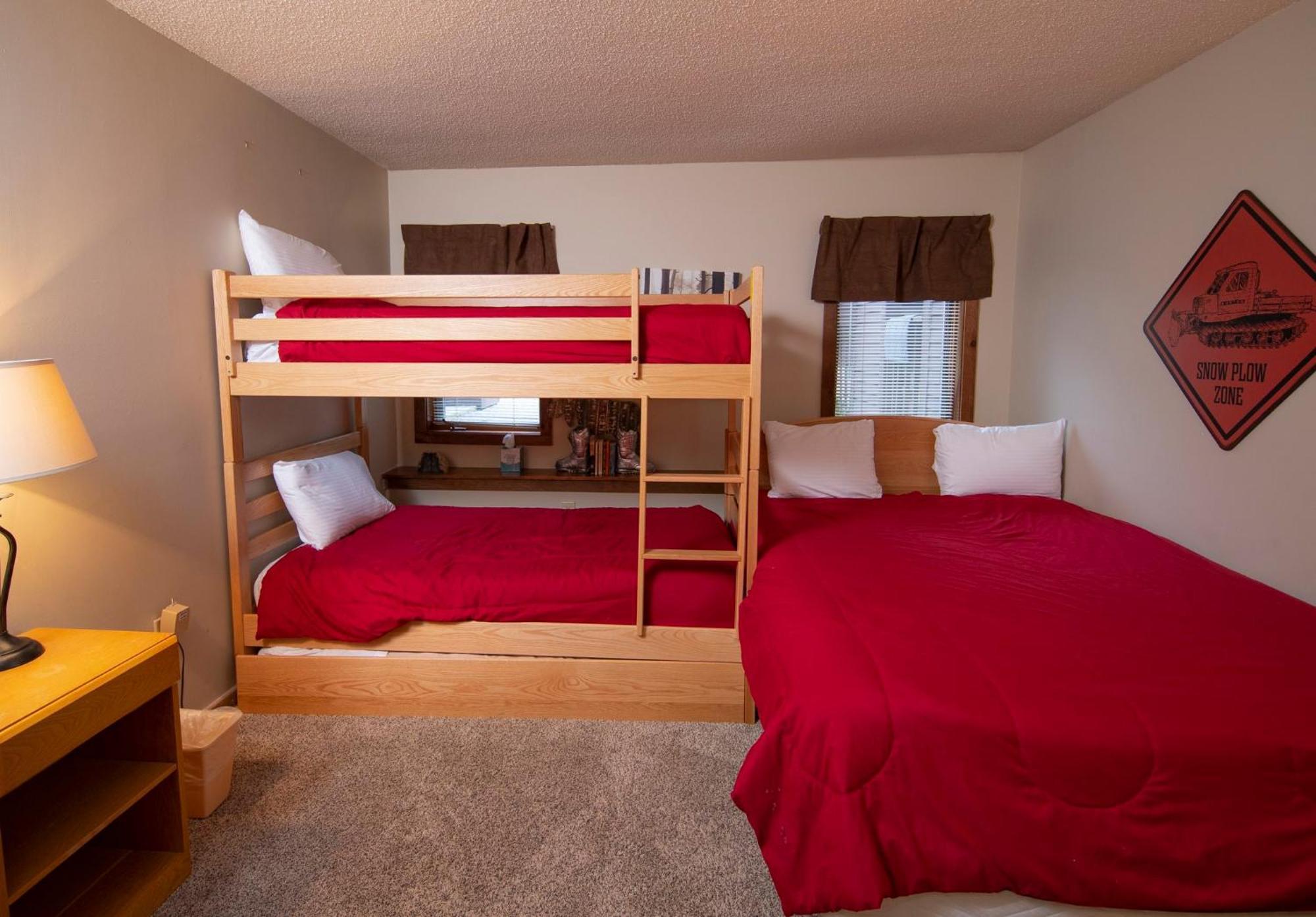 Okemo Mountain Lodging Ладлоу Экстерьер фото